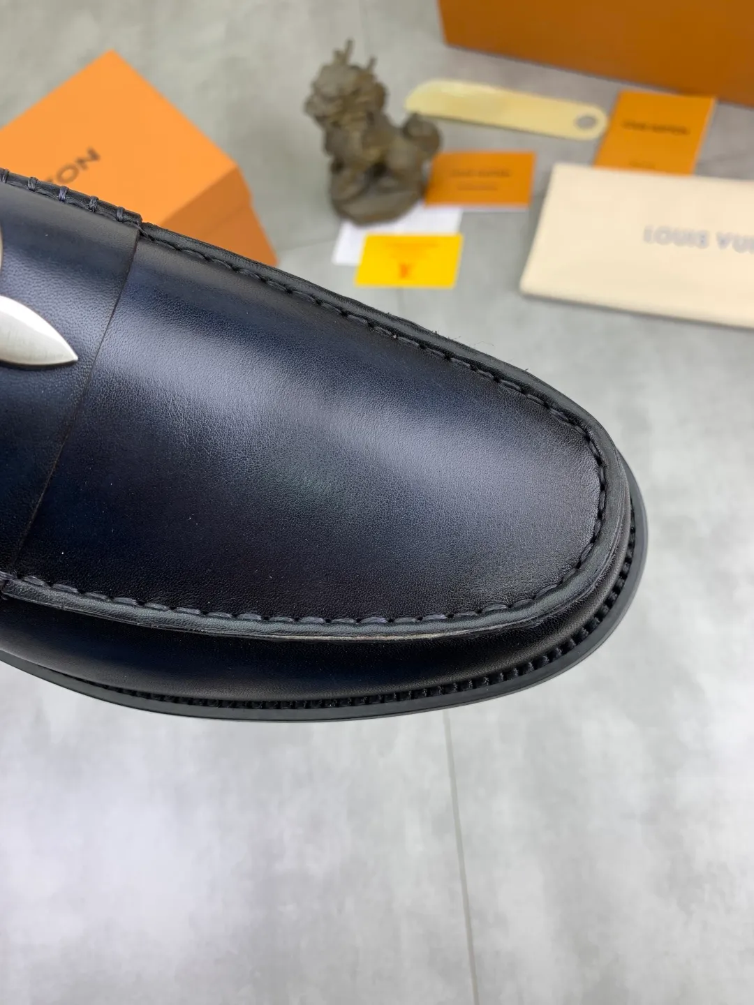 Men's men's shoes 💰P542 New style 💶[LOUIS VUITTON] Water-dyed Niuli Original order New style 🍀LV Louis Vuitton *——Top version of LV classic leather shoes! Made of imported original calfskin, original leather side strips and wear-resistant high-end rubber outsole! High quality products! Color: 3️⃣optional Size: 38-44 (45 customized)